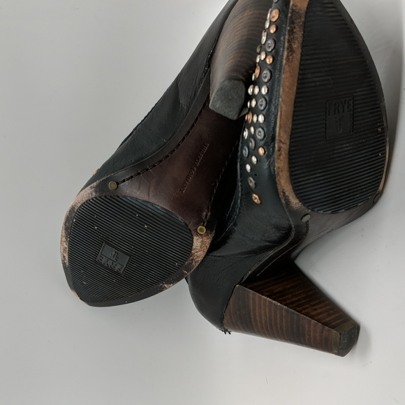Frye Regina Studded Black 4" Pumps. Size 9M - Picture 6 of 9
